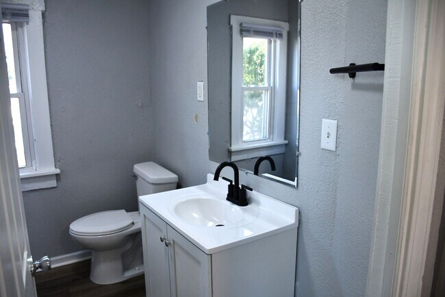 Building Photo - NEW LISTING!!! 3 Bedroom House - MOVE IN SPECIAL