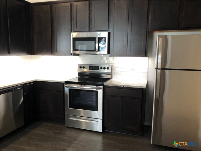 Building Photo - 635 Ashers Pl