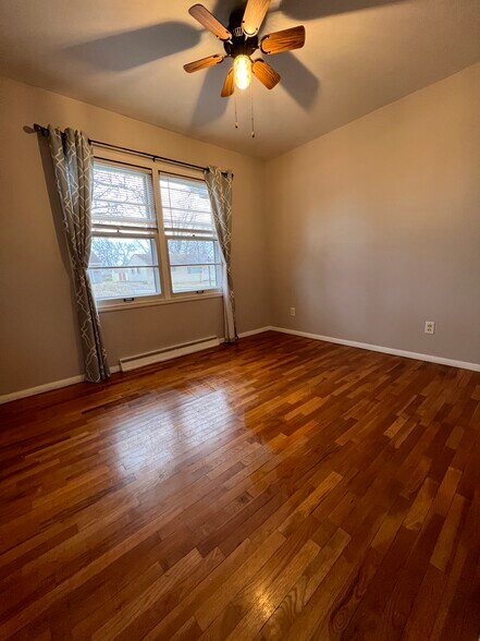 Building Photo - 1051 Curdes Ave