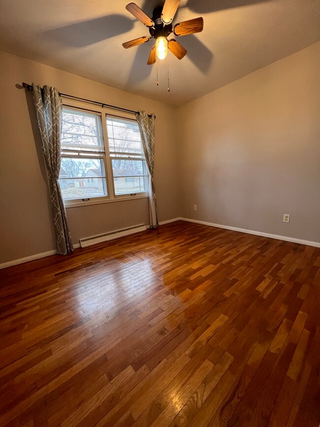 Building Photo - 1051 Curdes Ave