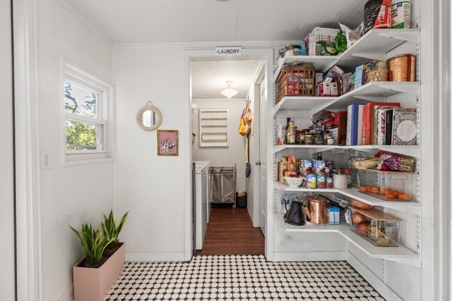 Building Photo - 319 Hideaway Lane Central