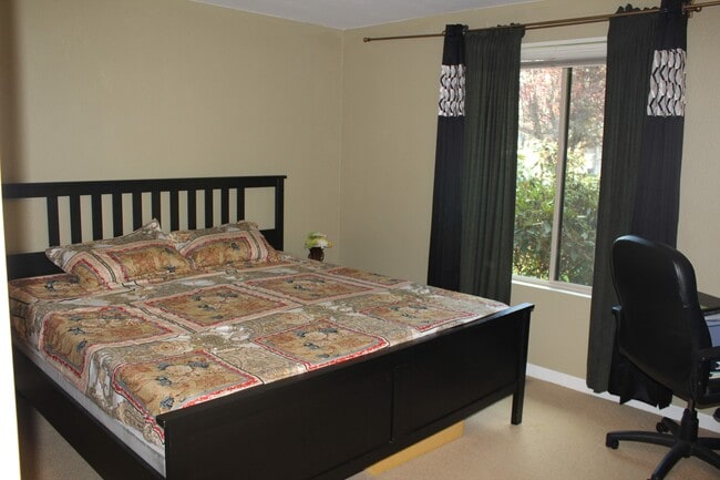 Building Photo - 12939 NE 195th Pl