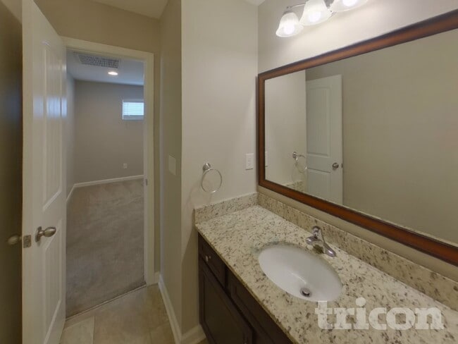 Building Photo - 108 Dalston Rd