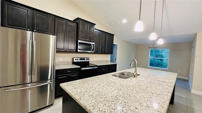 Building Photo - 4340 Lake Shore Dr