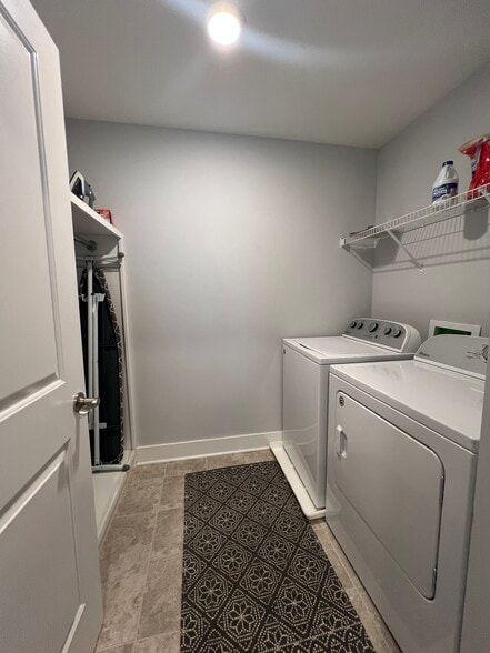 Building Photo - 2028 Gracious Dr