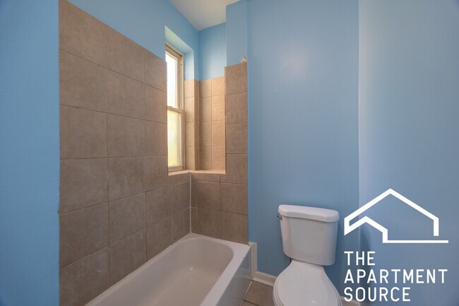 Building Photo - 4058 W Congress Pkwy