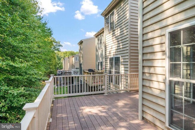 Building Photo - 2418 Killarney Terrace