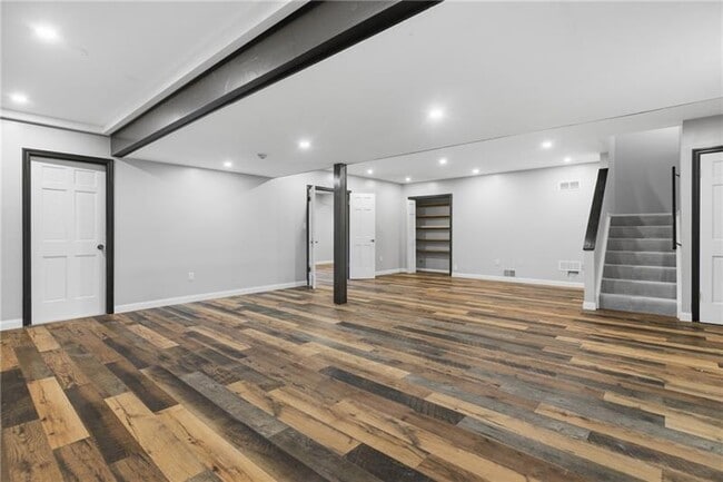 Building Photo - 2501 Birchwood Ct