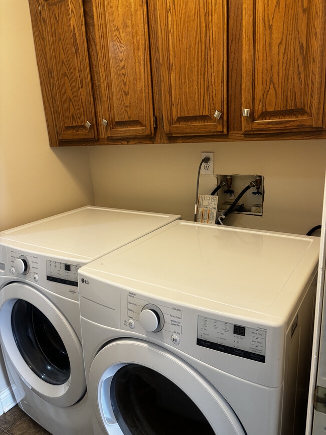 Building Photo - 542 Pewaukee Rd