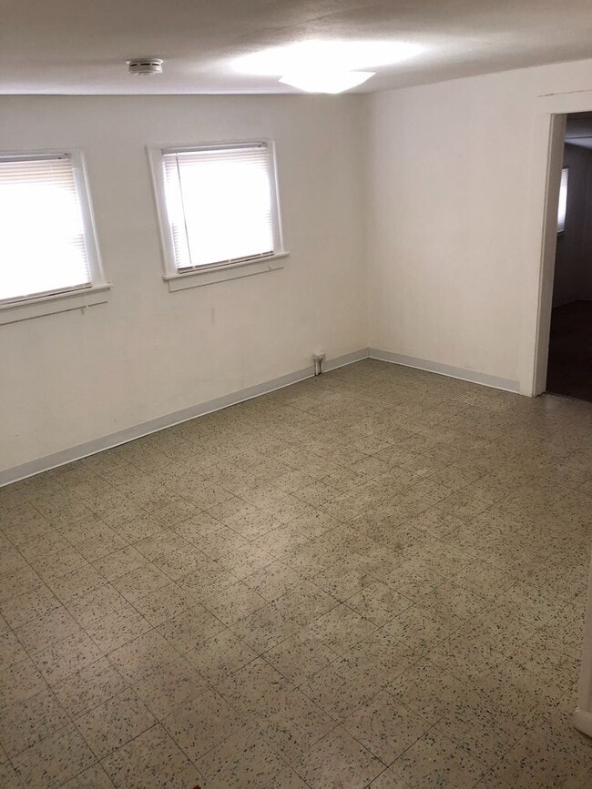 Building Photo - Don't Miss Out!