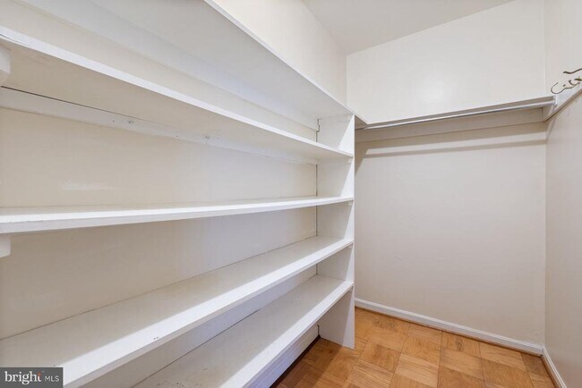 Building Photo - 876 College Pkwy