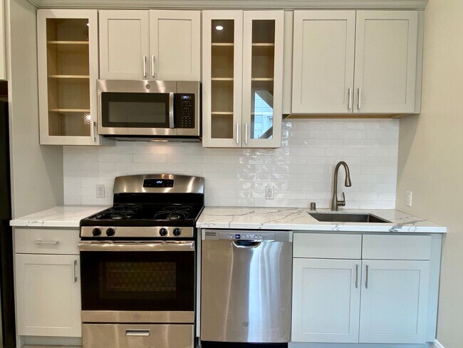 Building Photo - RENOVATED 2BD/1.5BA. Dishwasher! LAUNDRY I...