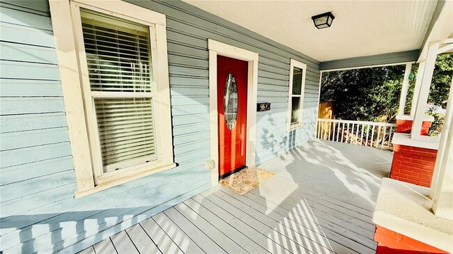 Building Photo - 1210 E 33rd Ave