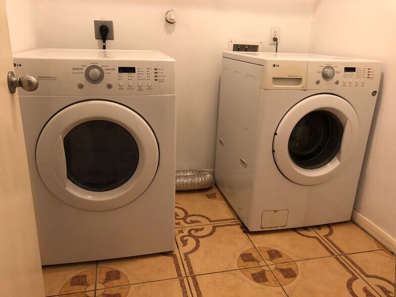 Building Photo - 9821 Rhea Ct