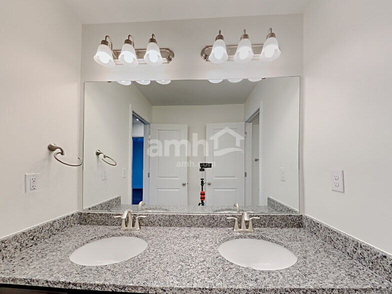 Building Photo - 1136 Bentley Pl