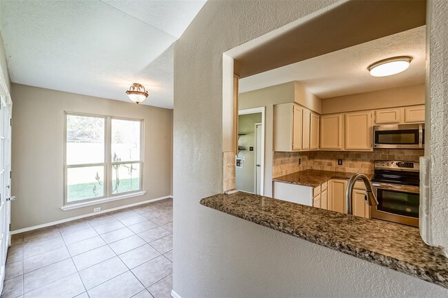 Building Photo - 1309 Oak Hollow Dr