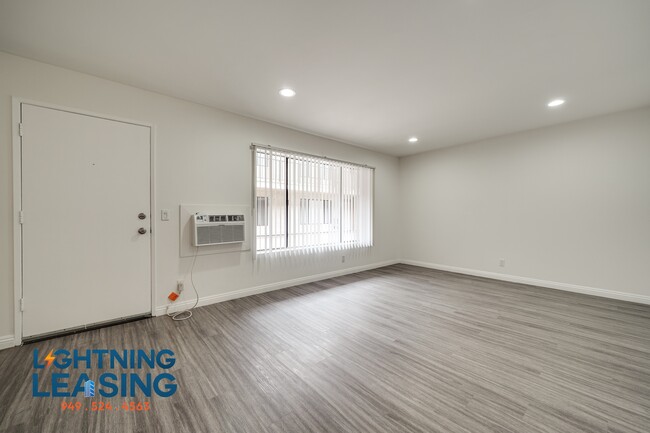 Building Photo - 5121-5125 Klump Ave