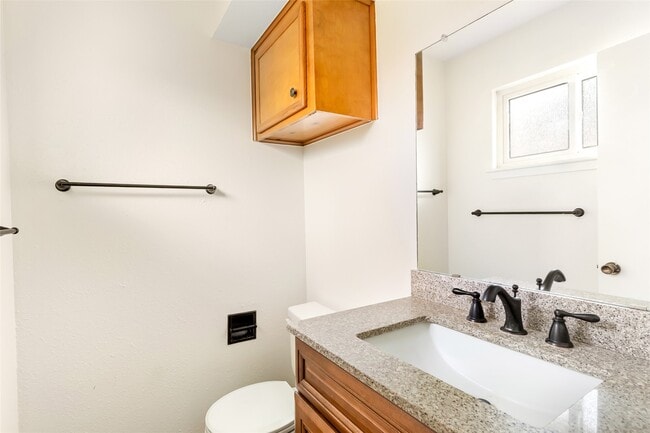 Building Photo - 2722 Foliage Green Dr