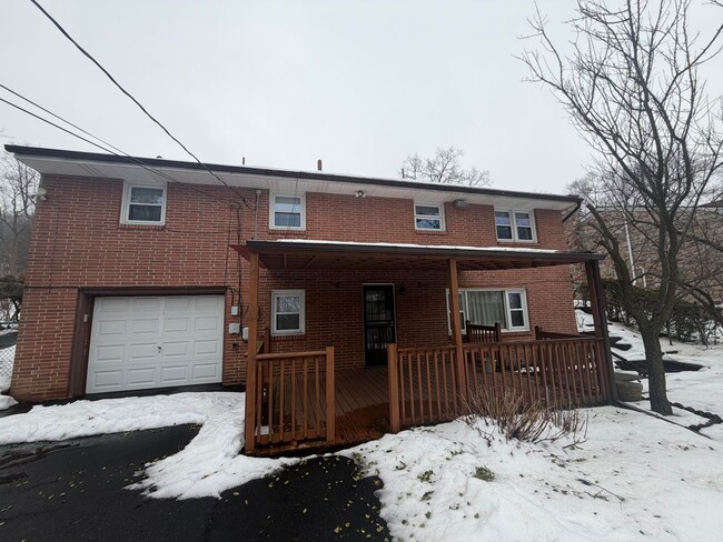 Building Photo - Charming Reading 3/4 BR Home For Rent with lots of Character