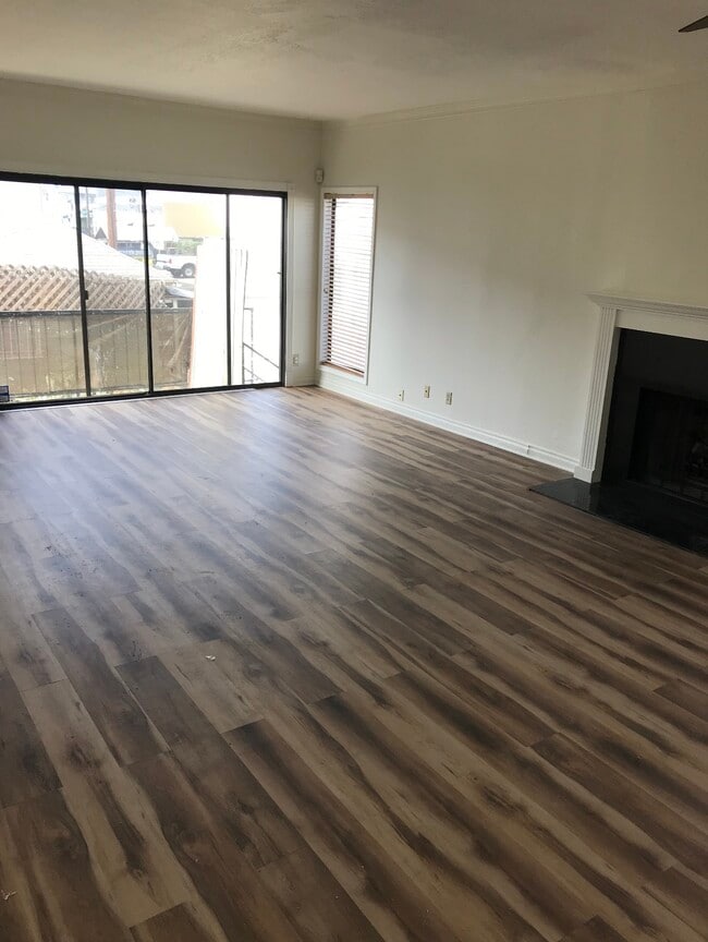 Building Photo - 5247 Agnes Ave