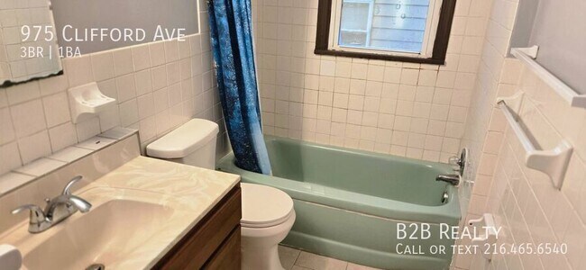 Building Photo - 975 Clifford Ave