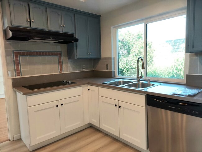 Building Photo - 15702 Sunburst Ln