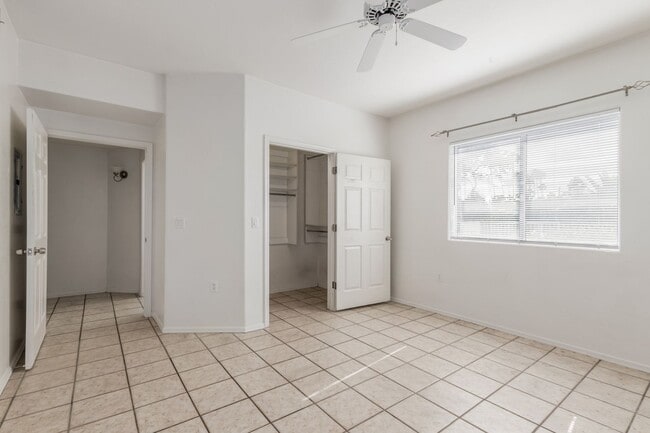 Building Photo - Adorable 2 bedroom unit in Paradise Valley!!