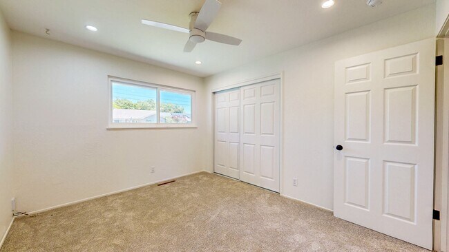 Building Photo - 1925 Leafgreen Dr