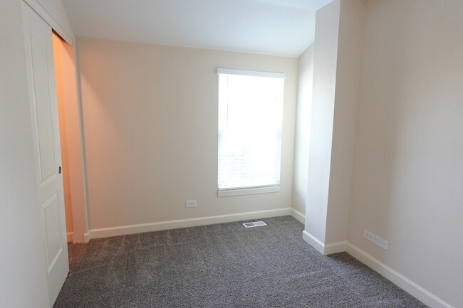 Building Photo - 116 Colonial Pkwy