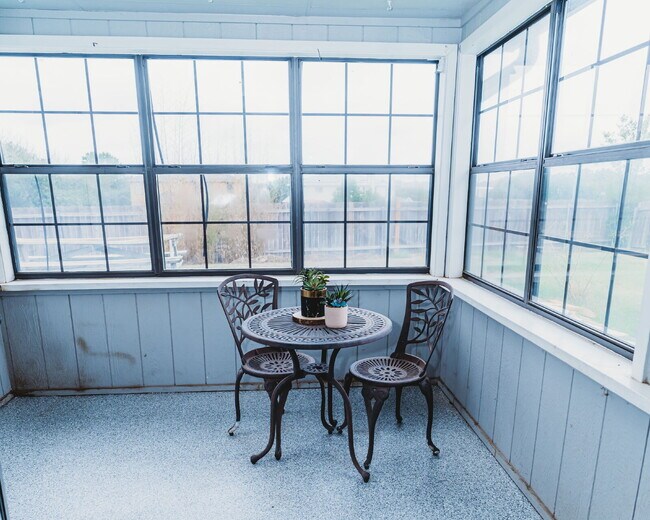 Building Photo - "Well-maintained 4-Bedroom Gem with 2 Full Baths and a Fireplace in Desirable Harker Heights Neig...