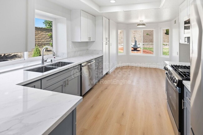 Building Photo - 26411 Stratford