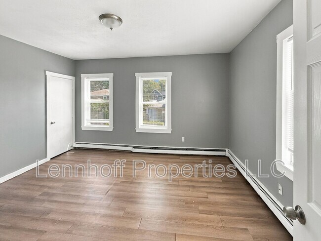 Building Photo - 142 Jewett St
