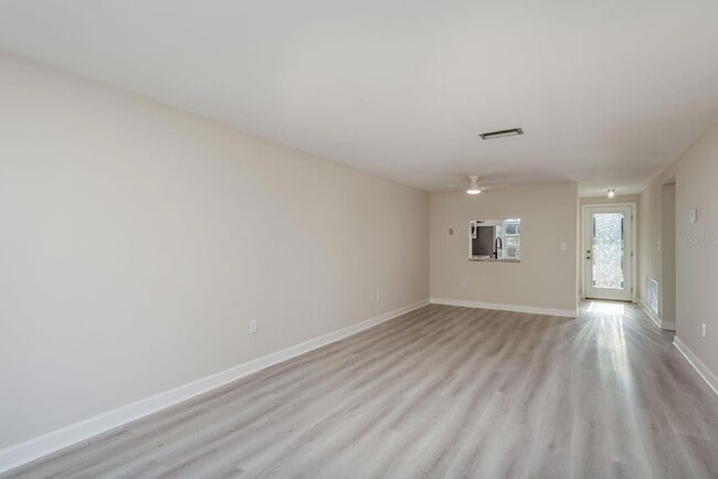 Building Photo - 4229 Stratford Dr