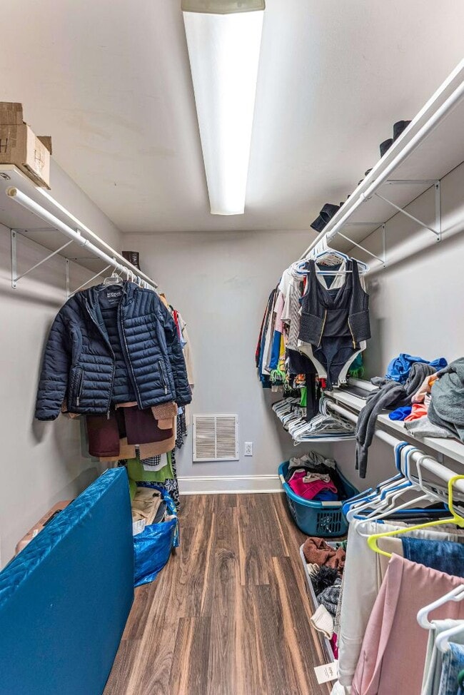 Building Photo - 523 N Bertrand St