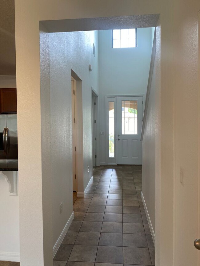 Building Photo - GORGEOUS WINDERMERE TERRACE  MONTH WITH LA...
