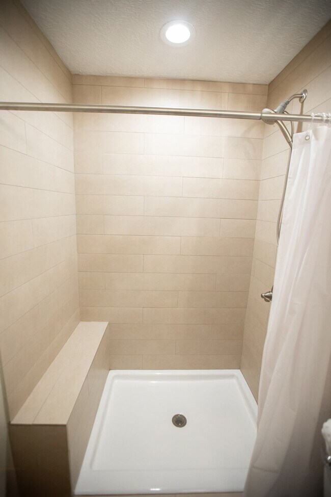 Building Photo - 1285 Parkway Ave