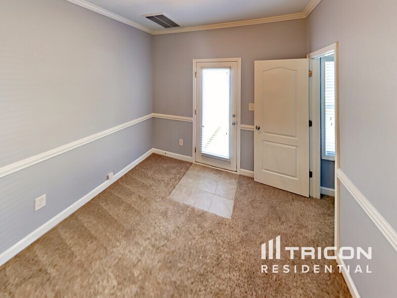 Building Photo - 9671 Mendenhall View Dr
