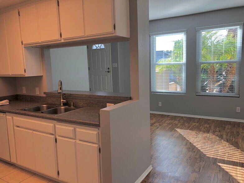 Kitchen - 186 Hurst Ave