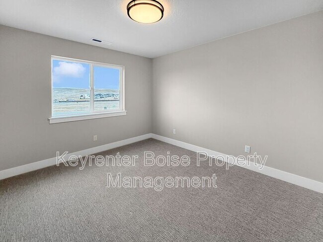 Building Photo - 6234 N Holly Spgs Ln