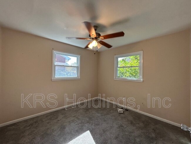Building Photo - 156 Cherry St