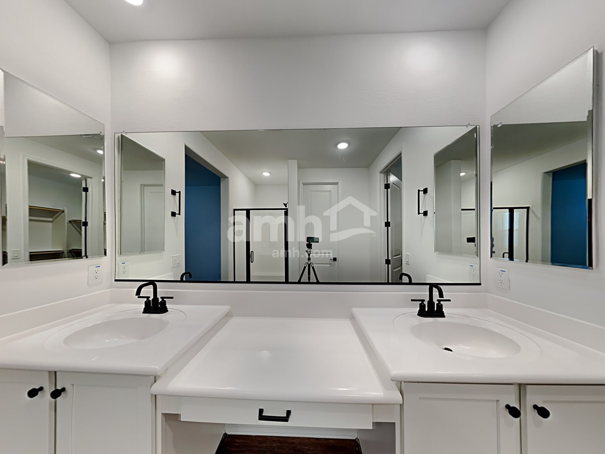 Building Photo - 895 S 150th Dr