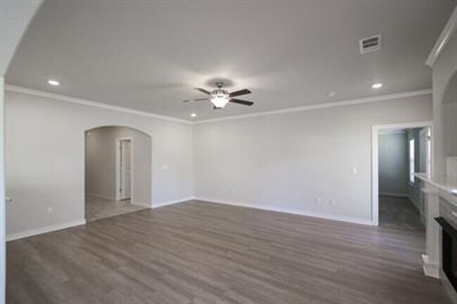 Building Photo - Come check out this Riverwood home in Lowell!