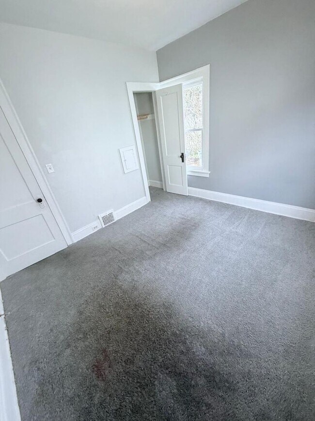 Building Photo - 3341 Desota Ave