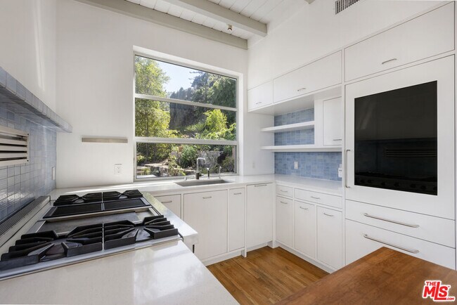 Building Photo - 631 Cross Ave