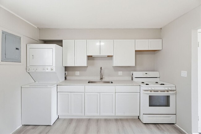 Building Photo - 14921 Myola Ave