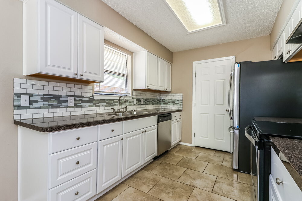 Building Photo - 8540 Whitney Dr