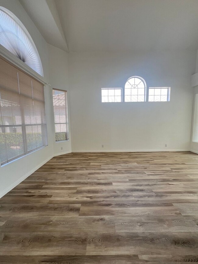 Building Photo - Gated 4 bedroom with a bonus room in Summe...
