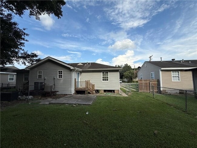 Building Photo - 706 Community St