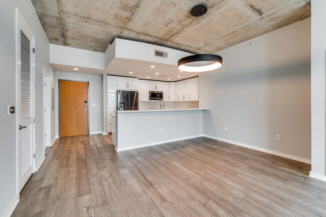 Building Photo - 360 Nueces St