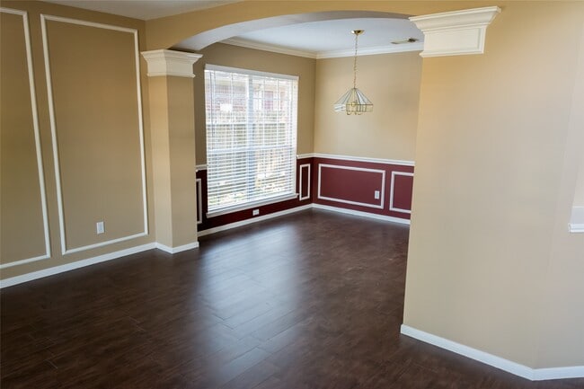 Building Photo - 25727 Bearborough Dr